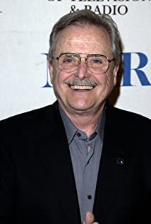 How tall is William Daniels?